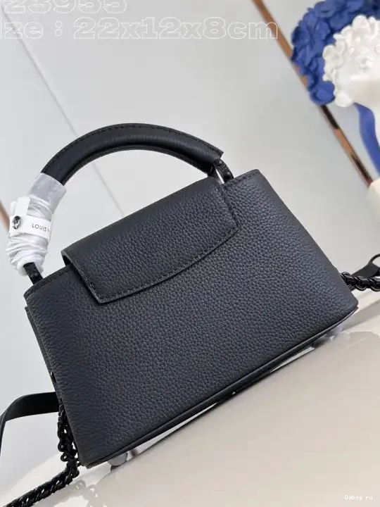 VUITTON LOUIS CAPUCINES MINI-22*12*8CM 0430